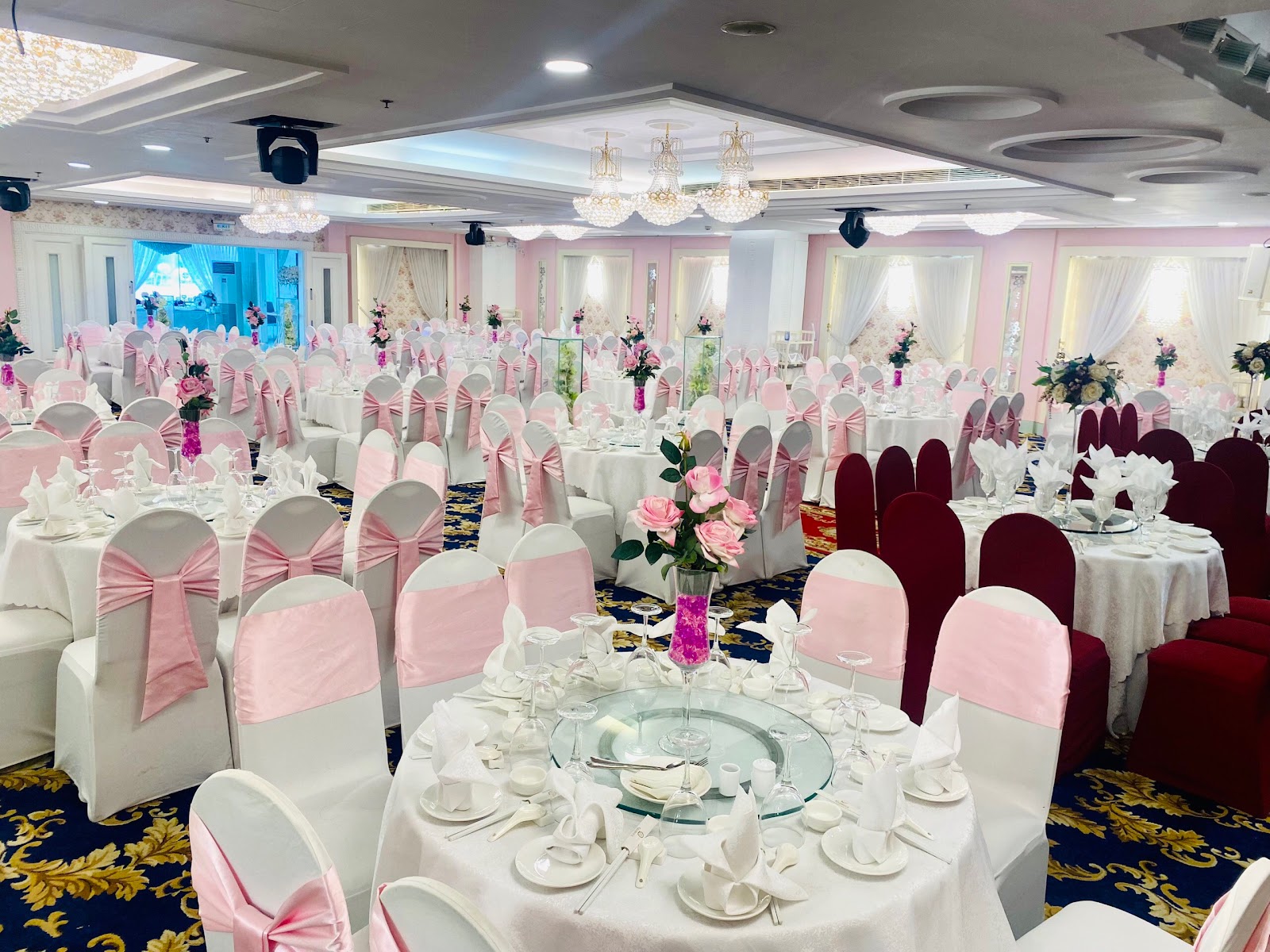 TIỆC CƯỚI NHÀ GÁI